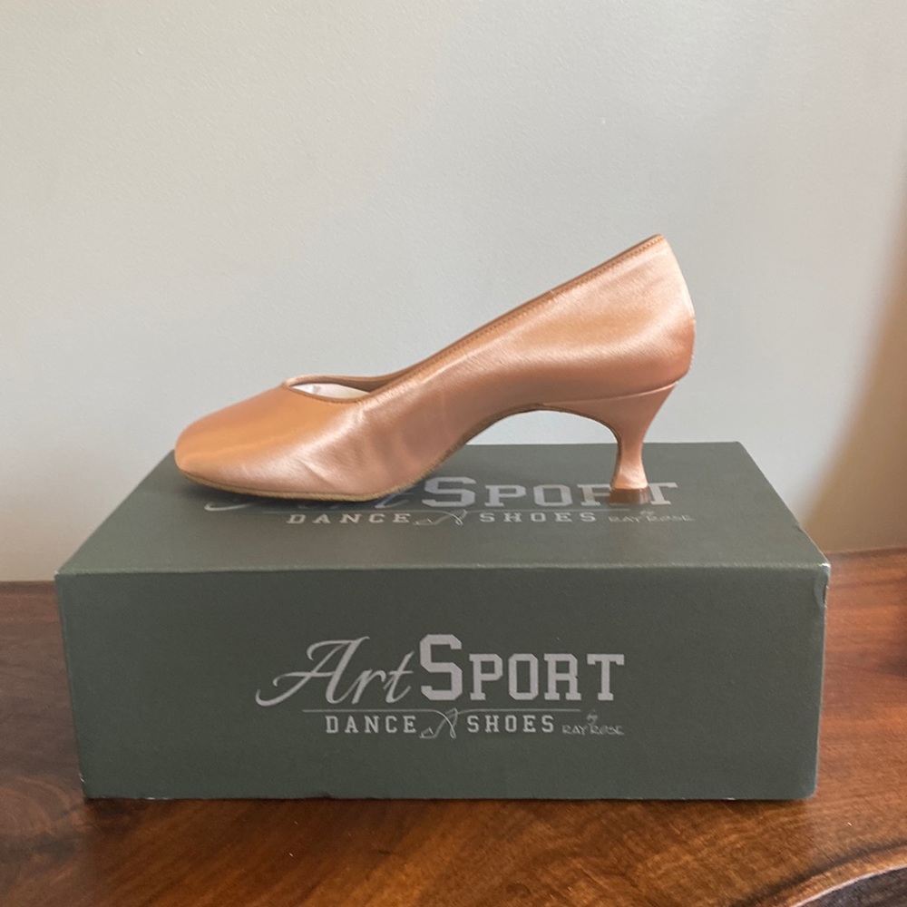 Ray Rose standard ballroom dance shoe.